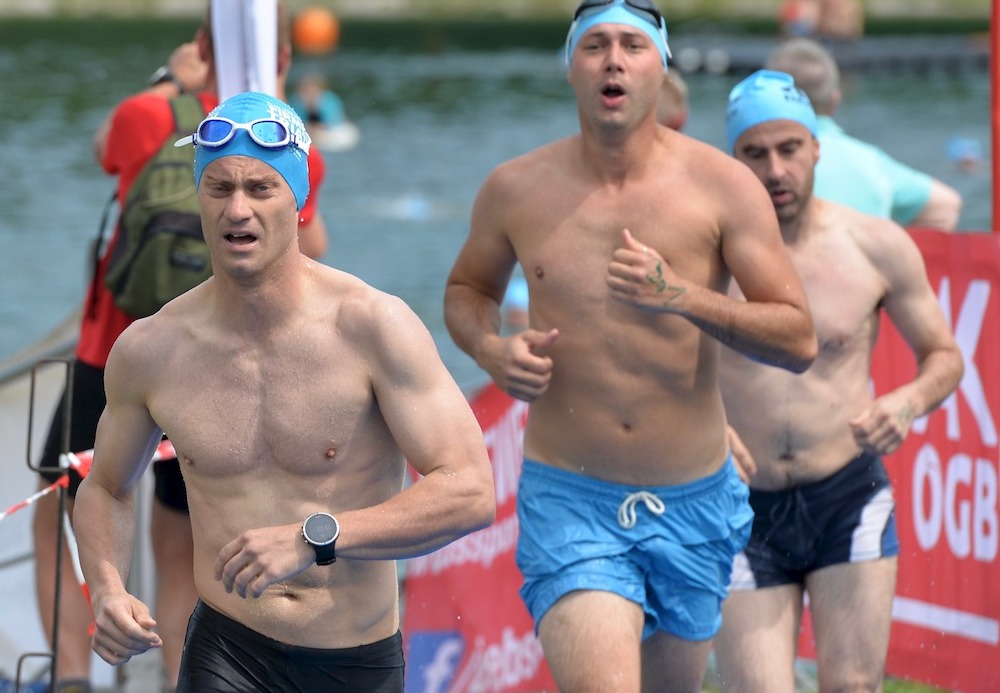 Zum Schwimmen gehörten Badehose oder Badeanzug!